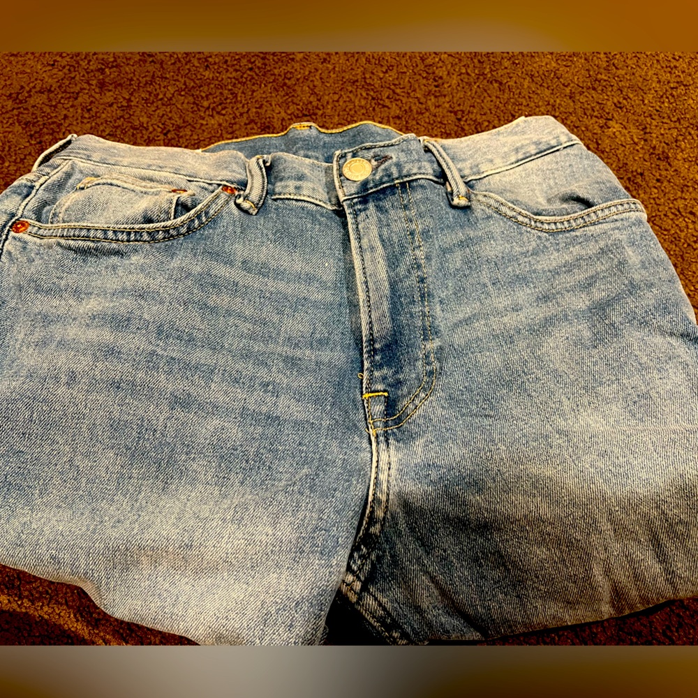 Men’s blue jeans, size 31/32, never worn! Perfect condition.